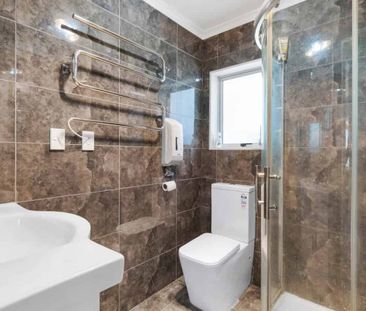 Modern 3 brm with 2 bathrooms - Photo 3