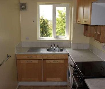 Burket Close, Norwood Green, UB2 - Photo 2