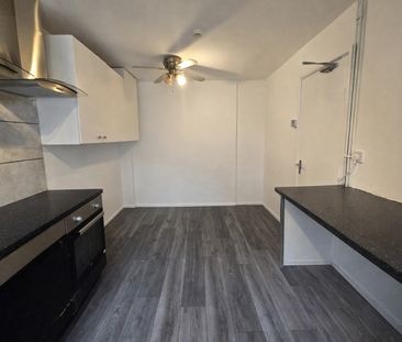 Bedsit, Hogan Way, E5 - Photo 4