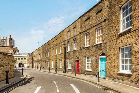 Short let only -beautiful, grade II listed house, located in the enviable Roupell Street Conservation area. - Photo 3