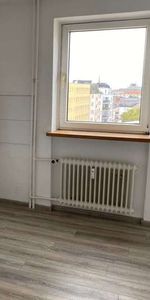 Renovierte 2 Zimmer Wohnung mit Balkon und Einbauküche! - Foto 3