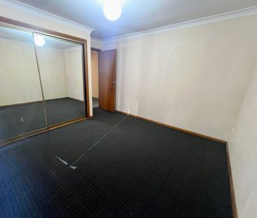 2 Bed Villa with Brand New Carpet! - Photo 3