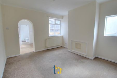 2 bedroom end of terrace house to rent - Photo 2