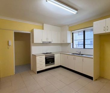 2 Bedroom Unit in a Perfect Location with Lock-Up Garage - Photo 5