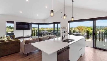 Modern 5 bedroom, 3.5 bathroom home with 2 living areas and stunning views in a quiet cul-de-sac! - Photo 4