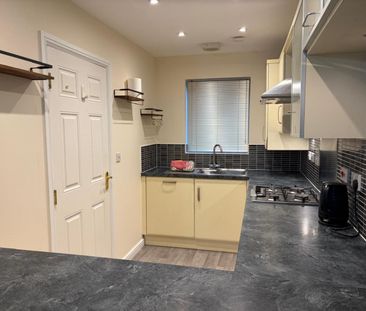 3 bedroom House To Let Total Size: 991 SQ FT - Photo 5