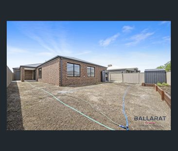 Large Family Home, Four Bedrooms, Two Bathrooms, Two Living, Double... - Photo 6