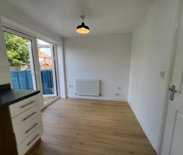 2 bedroom semi-detached house to rent - Photo 5