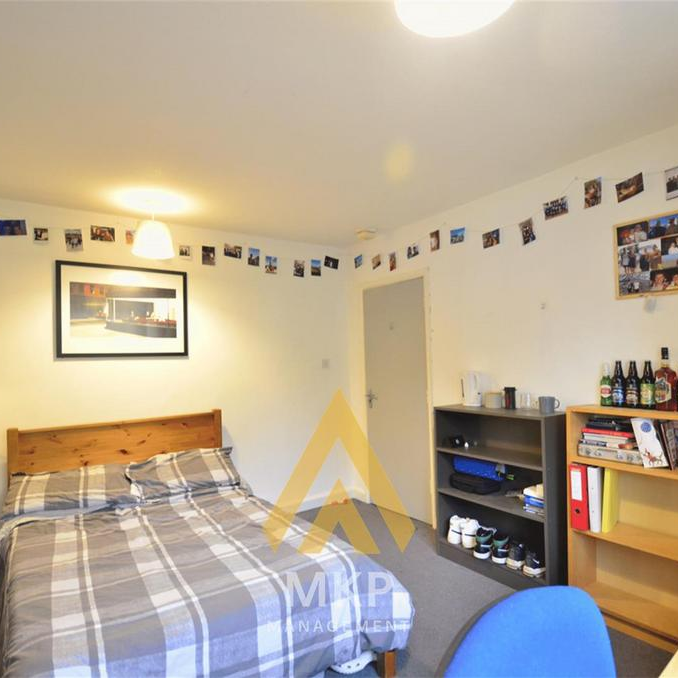 8 bedroom detached house to rent - Photo 1