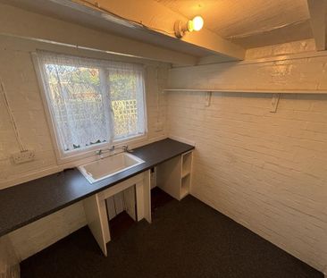 2 bedroom semi-detached bungalow to rent - Photo 6