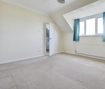 4 bedroom detached house to rent - Photo 4