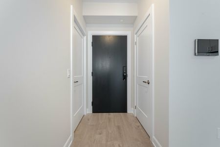 For Lease - 3220 William Coltson Avenue Unit# 817, Oakville, Ontario - Photo 3