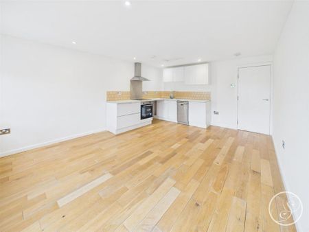 3 bedroom flat to rent - Photo 4