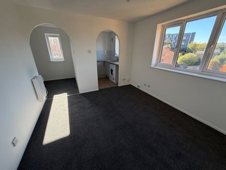 Studio Flat, Armoury Road, SE8 - Photo 3