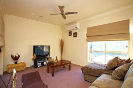 ** UNDER APPLICATION** Spacious Family Living in Kurunjang – $480 per week - Photo 4