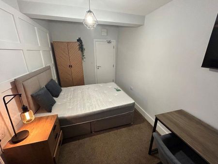 1 bedroom in a house share to rent - Photo 2