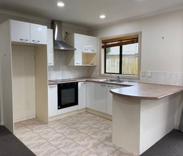9B Killeen Place, Flat Bush, Auckland - Photo 2