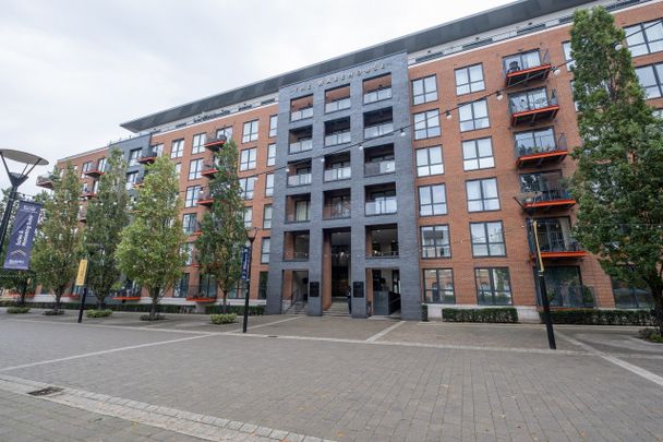 Modern 1 bed flat to let within the sought after Royal Arsenal Riverside development (0.1 from Elizabeth line.) - Photo 1