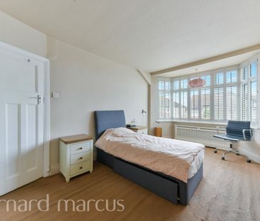 Elgar Avenue - Photo 4