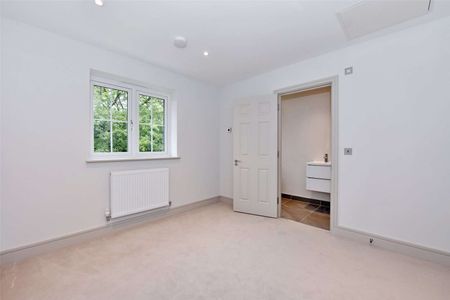 A modern two bedroom home by Millgate Homes in a bespoke private development in sought after Maidens Green. - Photo 2