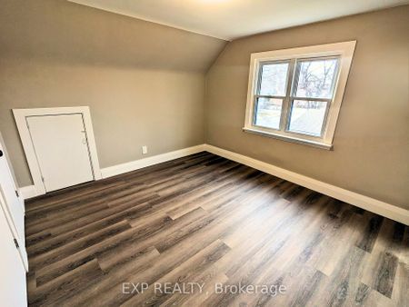 Detached Home For Lease | X8097574 - Photo 2