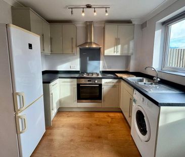 2 bedroom terraced house to rent - Photo 2