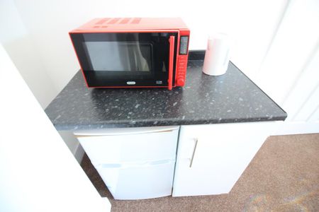 6 bedroom terraced house to rent - Photo 2