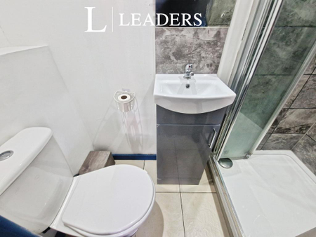 1 bedroom in a house share to rent - Photo 3