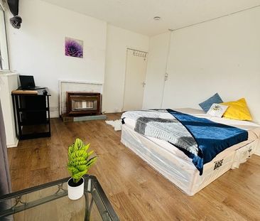 Room in a Shared Flat, Couples Allowed, W9 - Photo 5