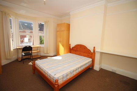 3 bedroom Student Flat to rent in Coniston Avenue, Jesmond, Newcastle Upon Tyne - Photo 3