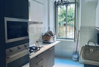Monteverde Vecchio: Modern 2 bedroom, 2 bath, large living room, separate kitchen. Bright, silent, parquet floors, situated in lovely period building, excellent area, near park. Ref. 2364.