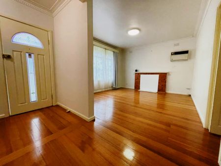 3 Bed, 1 Bath - Photo 2