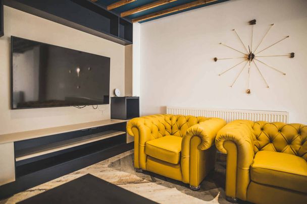 Bronze Studio - Photo 1