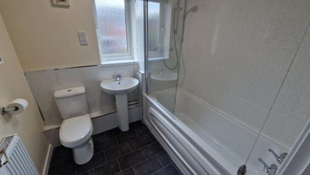 2 bedroom semi-detached house to rent - Photo 5