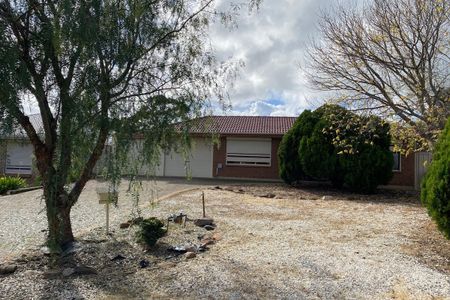 Spacious Family Home in Quiet Craigmore Cul-de-Sac - Photo 4