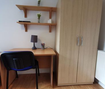 1 bedroom in a house share to rent - Photo 6