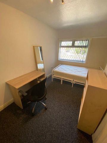 Charter Avenue - Photo 4