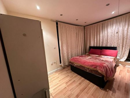 2 bedroom ground floor flat to rent - Photo 3