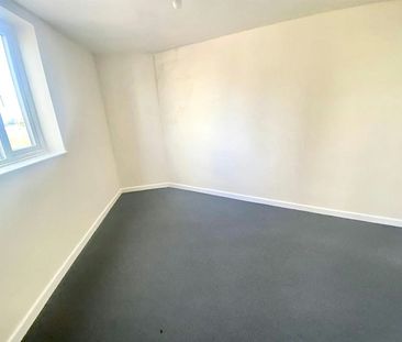Flat to rent on - Photo 1
