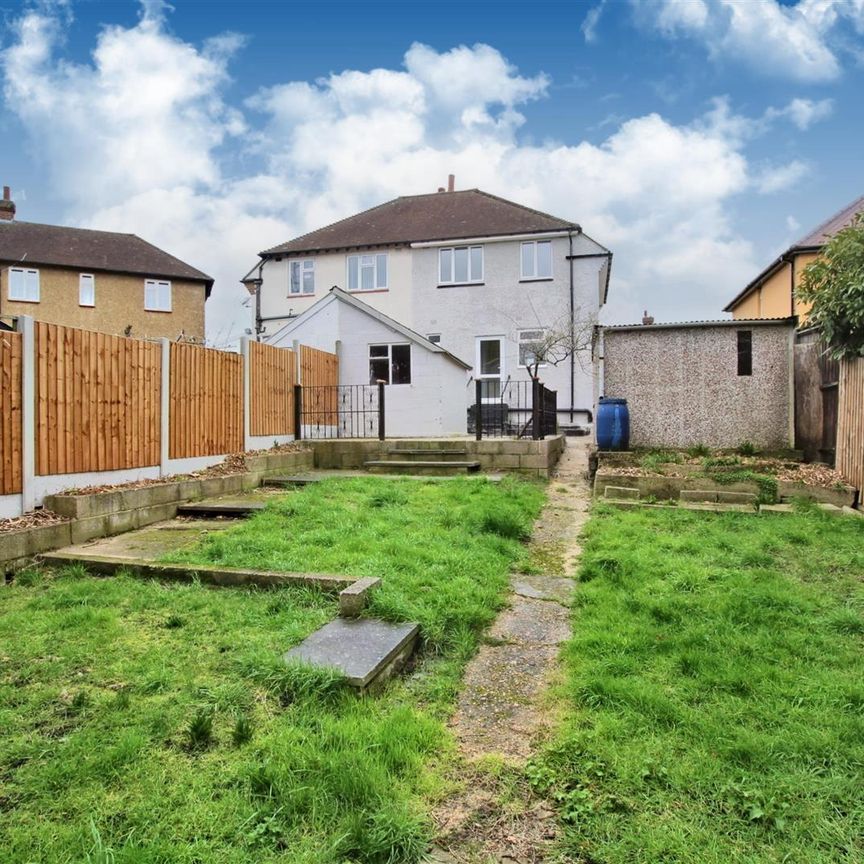 3 bedroom Semi-Detached House to let - Photo 1