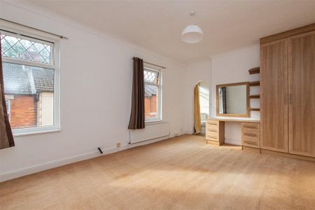 3 bed House - Mid Terrace To Let - Photo 4