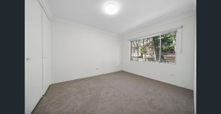 SPACIOUS GROUND FLOOR APARTMENT - Photo 3
