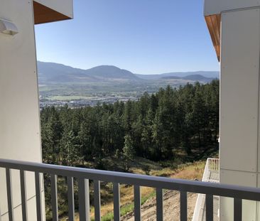 University District: U8 – Top Floor, 1 bed, 1 bath - Photo 1