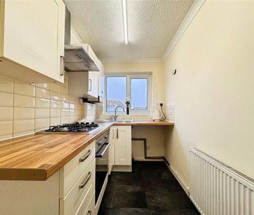 2 bedroom end of terrace house to rent - Photo 4