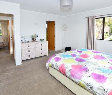 Spacious Family Home & double garage - Photo 1