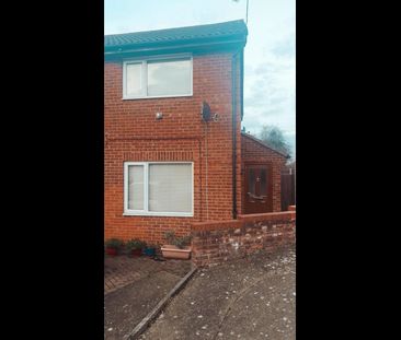 1 Bed Semi-Detached House, Leygreen Close, LU2 - Photo 5