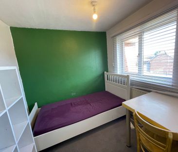 3 bedroom house to rent Pine Ridge, Tonbridge, TN10 - Photo 4