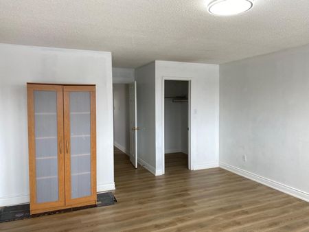 For Lease - 40 yellow brick Road, Brampton, Ontario - Photo 2