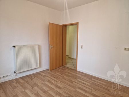Helle und geräumige 3 Zimmer-Dachgeschosswohnung mit Einbauküche und Wanne in Stadtfeld-Ost - Photo 2