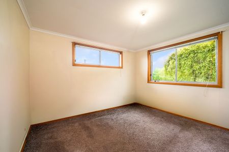 Comfortable Living in Glenorchy with Gardener - Photo 3